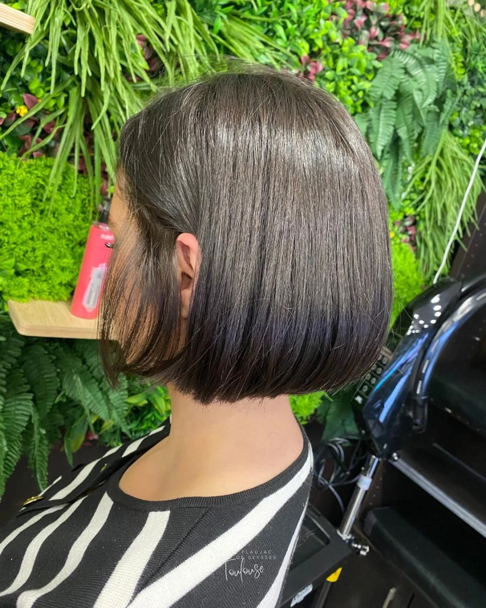 Bruno Flaujac Coiffure -Lissage et coupe carré court au salon de Cugnaux